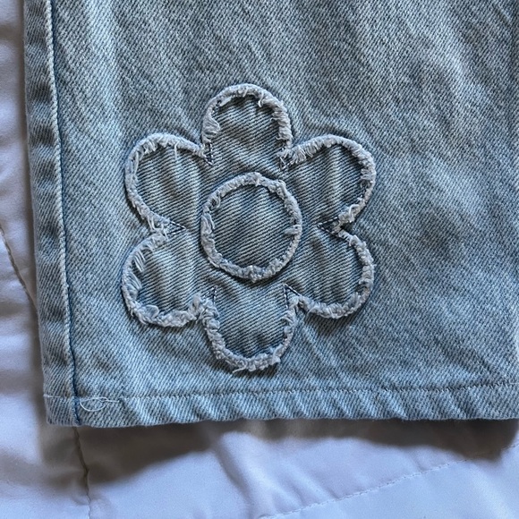 Pacsun 90’s Boyfriend Flower Jeans - Picture 2 of 6